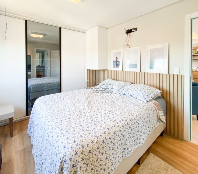 Apartamento com 61m², 2 quartos, 1 suíte, 2 vagas, no bairro Azenha em Porto Alegre