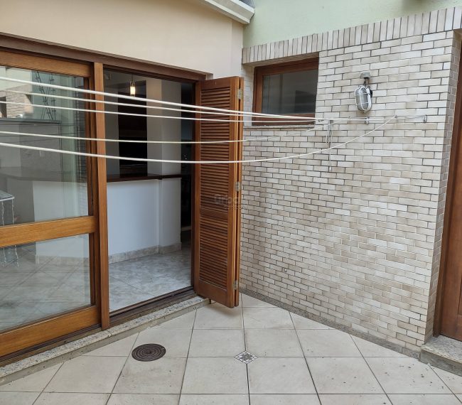 Casa em Condomínio com 247m², 3 quartos, 1 suíte, 4 vagas, no bairro Ipanema em Porto Alegre