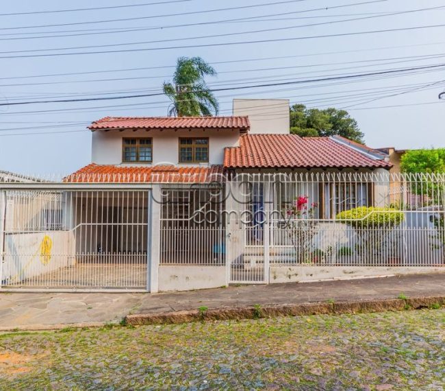 Casa com 180m², 4 quartos, 1 suíte, 2 vagas, no bairro Vila Ipiranga em Porto Alegre