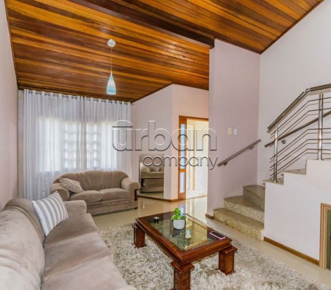 Casa com 180m², 4 quartos, 1 suíte, 2 vagas, no bairro Vila Ipiranga em Porto Alegre