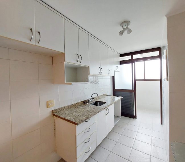 Apartamento com 95m², 3 quartos, 1 suíte, 1 vaga, no bairro Menino Deus em Porto Alegre