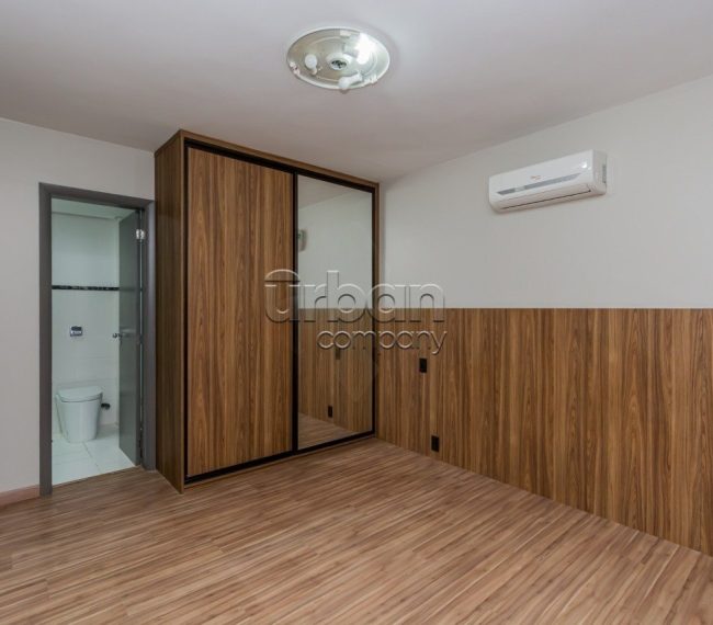 Apartamento com 113m², 3 quartos, 1 suíte, 2 vagas, no bairro Moinhos de Vento em Porto Alegre