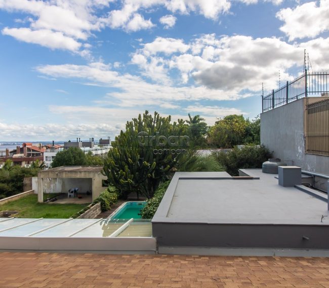 Casa com 360m², 4 quartos, 4 suítes, 4 vagas, no bairro Cristal em Porto Alegre