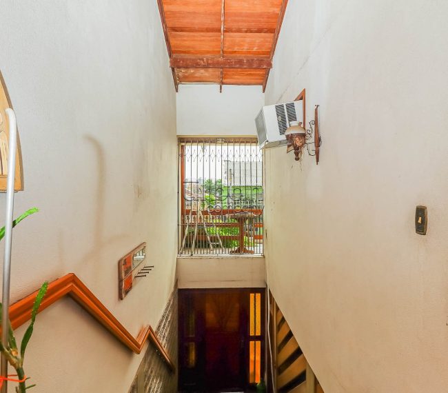 Casa com 475m², 4 quartos, 3 suítes, 5 vagas, no bairro Cristo Redentor em Porto Alegre