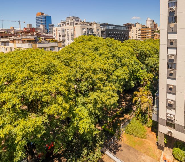 Apartamento com 121m², 3 quartos, 1 suíte, 1 vaga, no bairro Moinhos de Vento em Porto Alegre