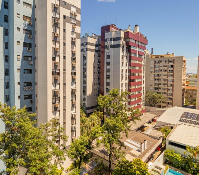 Apartamento com 121m², 3 quartos, 1 suíte, 1 vaga, no bairro Moinhos de Vento em Porto Alegre