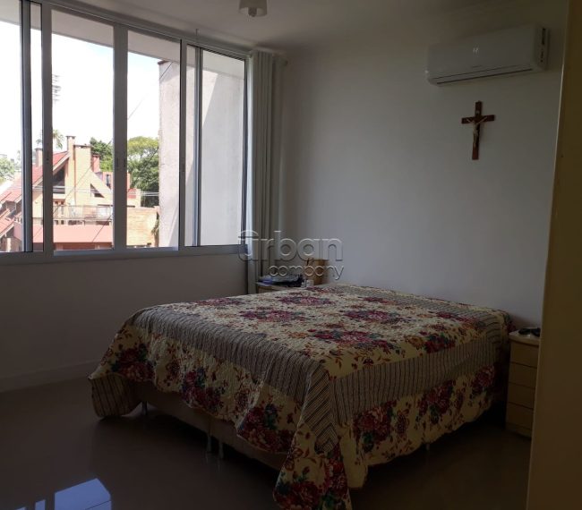 Casa com 380m², 4 quartos, 2 suítes, 4 vagas, no bairro Menino Deus em Porto Alegre