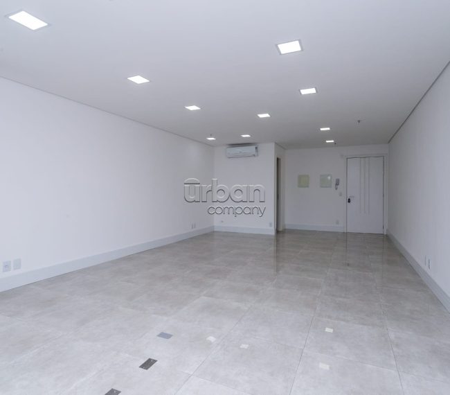 Sala com 44m², 1 vaga, no bairro Petrópolis em Porto Alegre