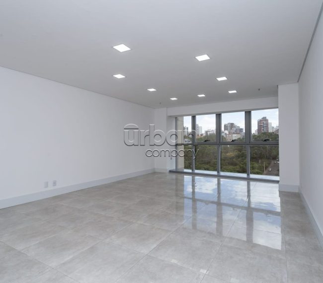 Sala com 44m², 1 vaga, no bairro Petrópolis em Porto Alegre