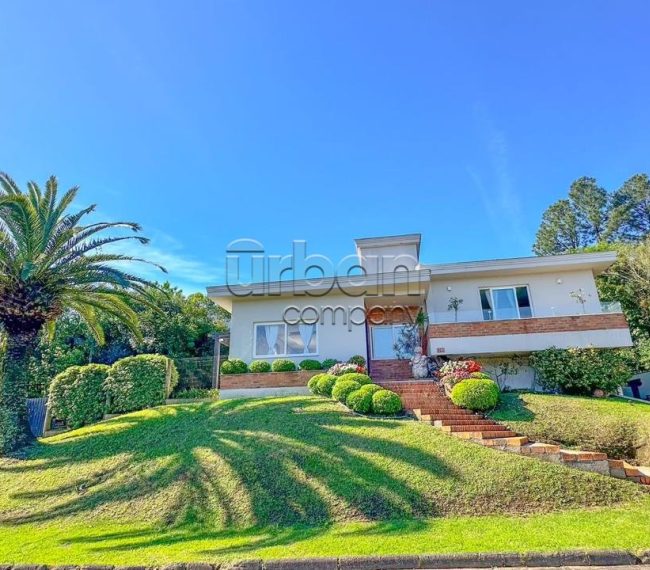 Casa em Condomínio com 800m², 3 quartos, 3 suítes, 4 vagas, no bairro Querência em Porto Alegre