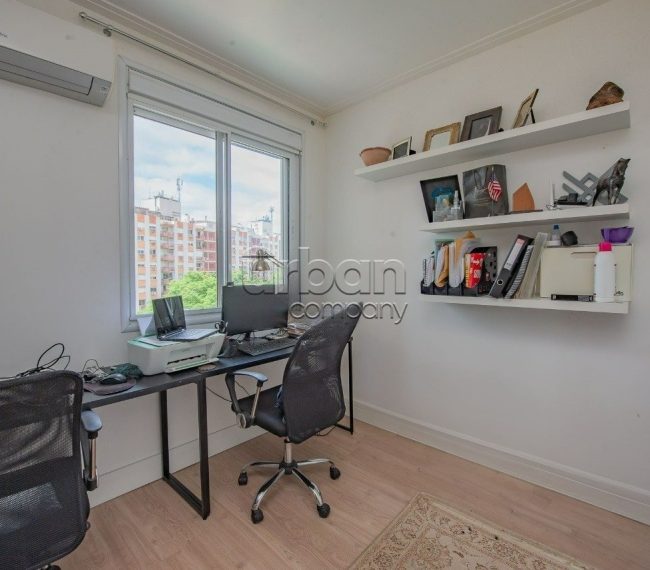 Apartamento com 107m², 3 quartos, 1 suíte, 2 vagas, no bairro Passo da Areia em Porto Alegre