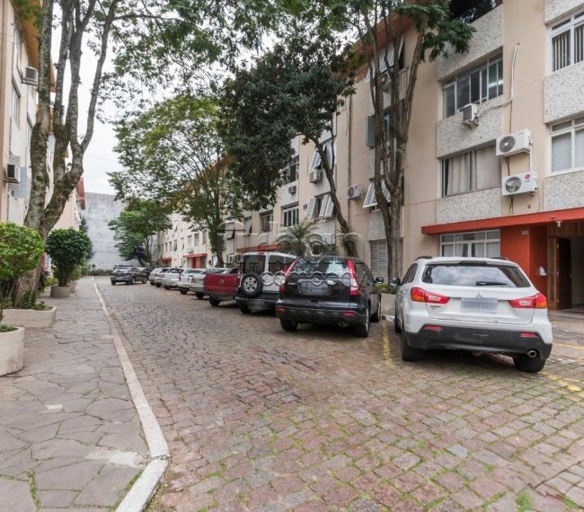 Apartamento com 75m², 3 quartos, 1 vaga, no bairro Passo da Areia em Porto Alegre