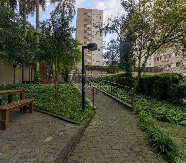 Apartamento com 74m², 3 quartos, 1 suíte, 1 vaga, no bairro Teresópolis em Porto Alegre