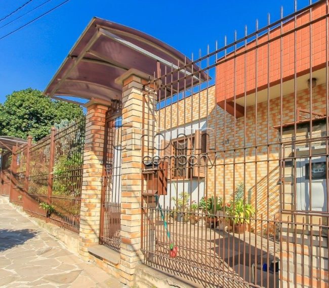 Casa com 192m², 5 quartos, 2 suítes, 2 vagas, no bairro Passo da Areia em Porto Alegre