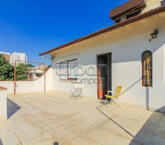 Casa com 192m², 5 quartos, 2 suítes, 2 vagas, no bairro Passo da Areia em Porto Alegre