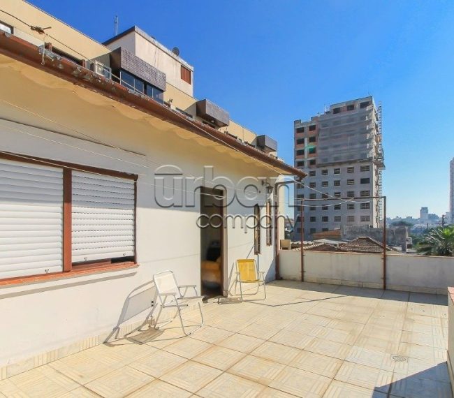 Casa com 192m², 5 quartos, 2 suítes, 2 vagas, no bairro Passo da Areia em Porto Alegre