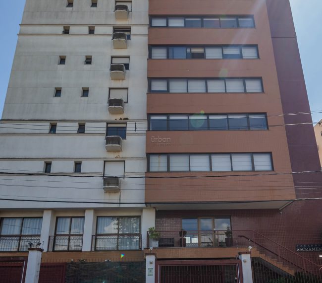 Apartamento com 74m², 2 quartos, 1 suíte, 2 vagas, no bairro Petrópolis em Porto Alegre