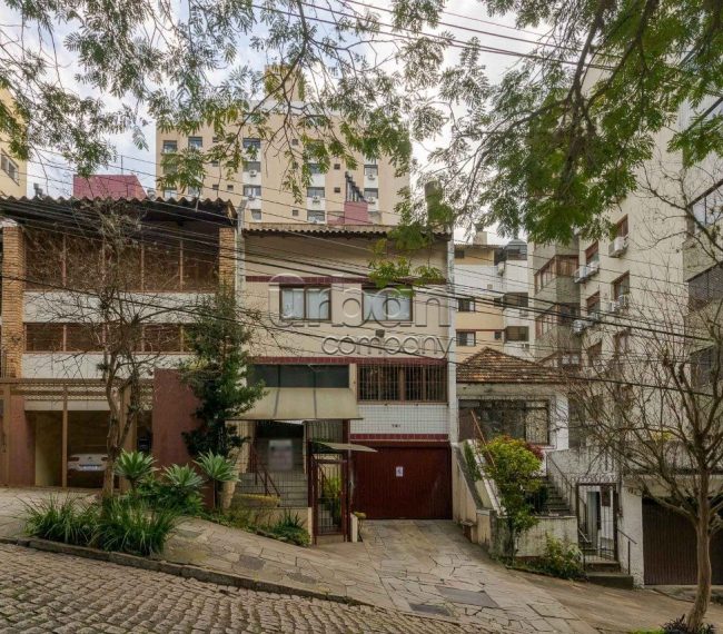 Cobertura com 245m², 3 quartos, 1 suíte, 2 vagas, no bairro Mont Serrat em Porto Alegre