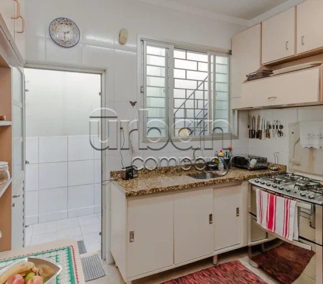 Casa com 205m², 3 quartos, 3 vagas, no bairro Rio Branco em Porto Alegre