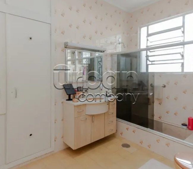 Casa com 205m², 3 quartos, 3 vagas, no bairro Rio Branco em Porto Alegre