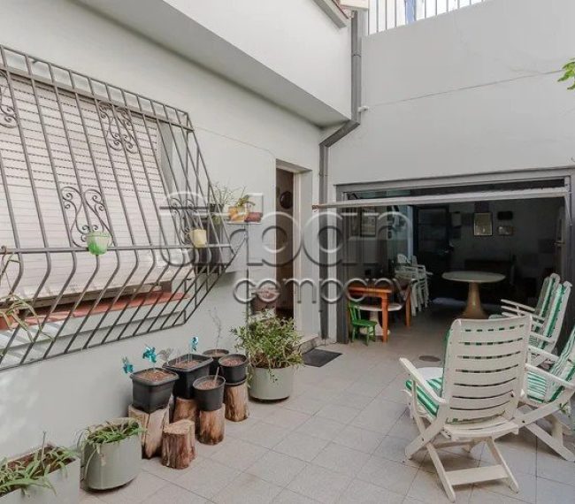 Casa com 205m², 3 quartos, 3 vagas, no bairro Rio Branco em Porto Alegre