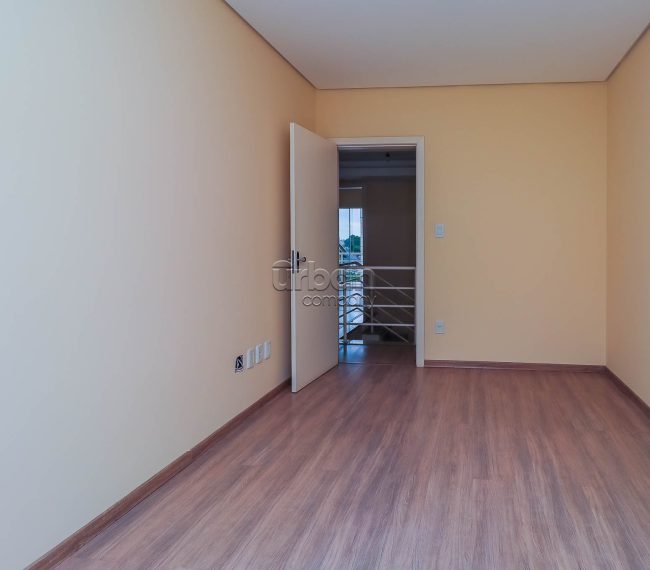 Casa com 213m², 3 quartos, 1 suíte, 3 vagas, no bairro Jardim Itu-Sabará em Porto Alegre