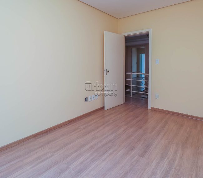 Casa com 213m², 3 quartos, 1 suíte, 3 vagas, no bairro Jardim Itu-Sabará em Porto Alegre