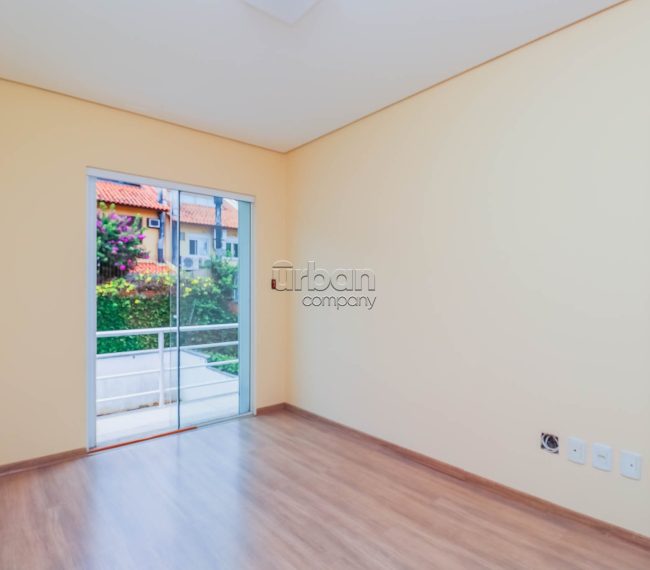 Casa com 213m², 3 quartos, 1 suíte, 3 vagas, no bairro Jardim Itu-Sabará em Porto Alegre