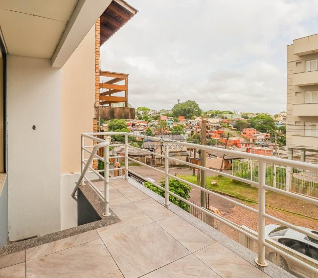 Casa com 213m², 3 quartos, 1 suíte, 3 vagas, no bairro Jardim Itu-Sabará em Porto Alegre