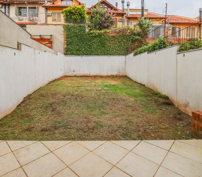 Casa com 213m², 3 quartos, 1 suíte, 3 vagas, no bairro Jardim Itu-Sabará em Porto Alegre