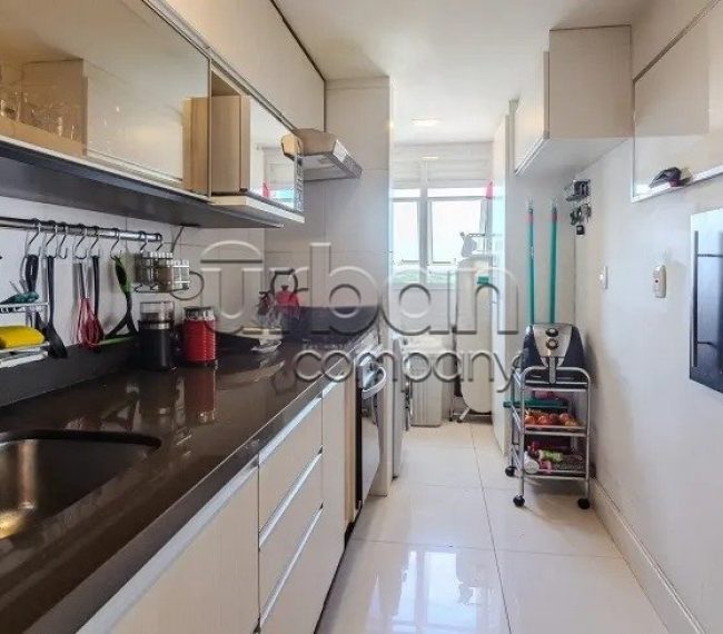 Apartamento com 72m², 2 quartos, 1 suíte, 2 vagas, no bairro Passo da Areia em Porto Alegre