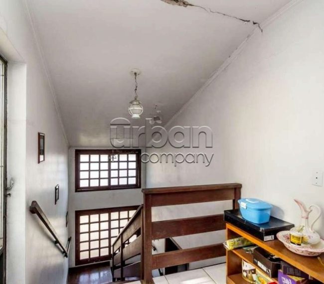 Casa com 247m², 3 quartos, 1 suíte, 6 vagas, no bairro Cristo Redentor em Porto Alegre