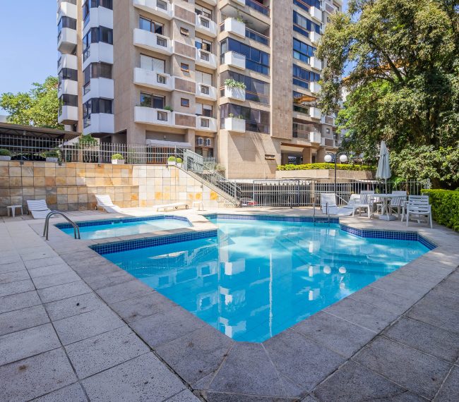 Apartamento com 145m², 3 quartos, 1 suíte, 2 vagas, no bairro Mont Serrat em Porto Alegre