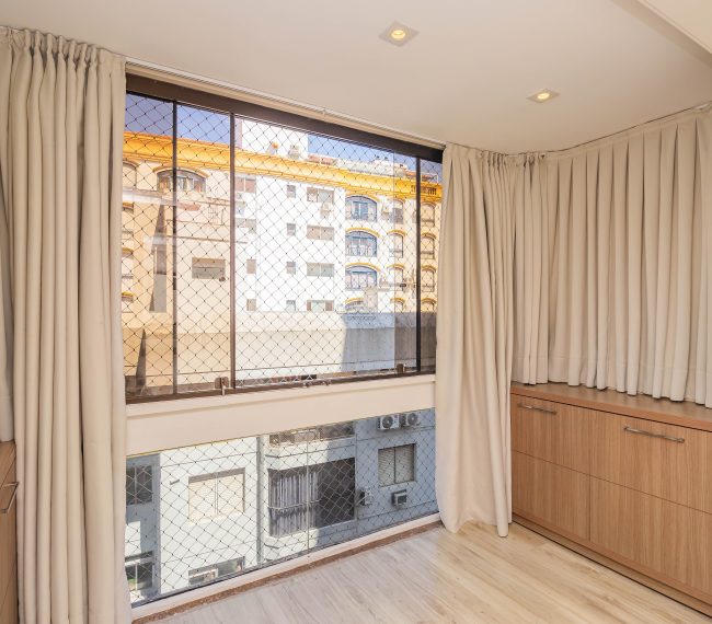 Apartamento com 145m², 3 quartos, 1 suíte, 2 vagas, no bairro Mont Serrat em Porto Alegre