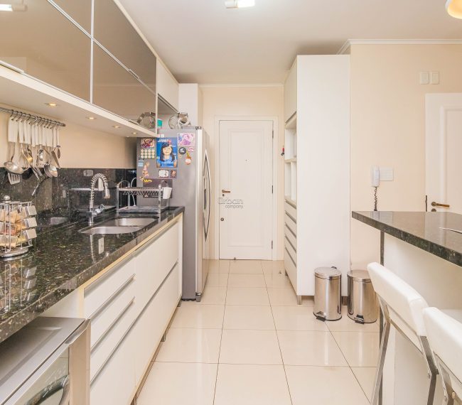 Apartamento com 145m², 3 quartos, 1 suíte, 2 vagas, no bairro Mont Serrat em Porto Alegre