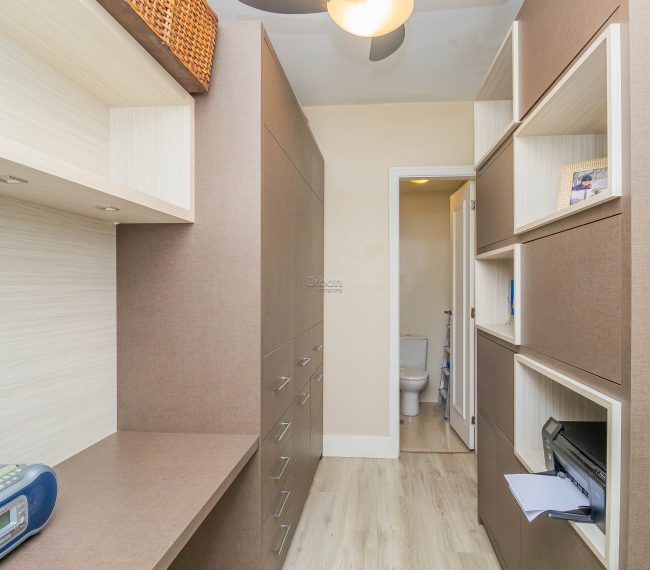 Apartamento com 145m², 3 quartos, 1 suíte, 2 vagas, no bairro Mont Serrat em Porto Alegre