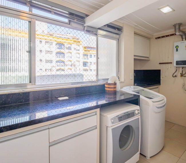 Apartamento com 145m², 3 quartos, 1 suíte, 2 vagas, no bairro Mont Serrat em Porto Alegre