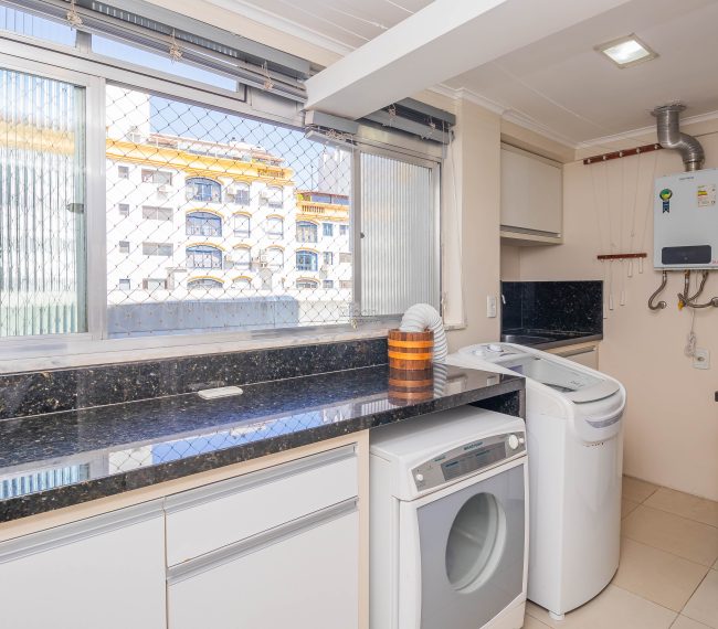 Apartamento com 145m², 3 quartos, 1 suíte, 2 vagas, no bairro Mont Serrat em Porto Alegre