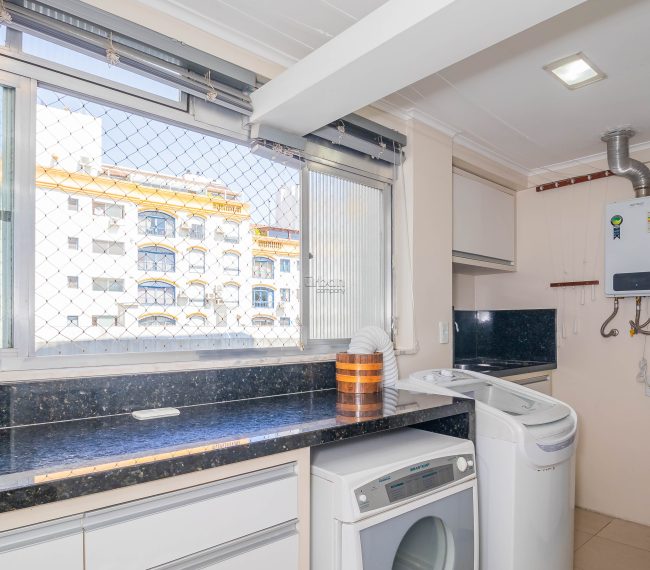 Apartamento com 145m², 3 quartos, 1 suíte, 2 vagas, no bairro Mont Serrat em Porto Alegre