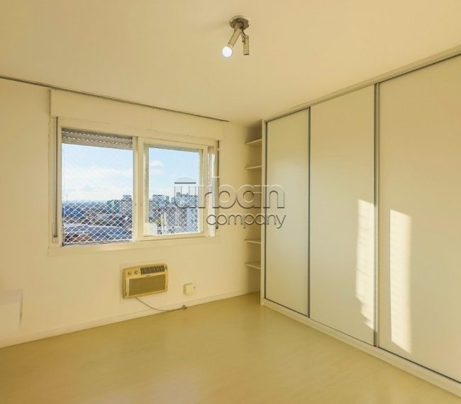 Apartamento com 79m², 2 quartos, 1 suíte, 1 vaga, no bairro Floresta em Porto Alegre