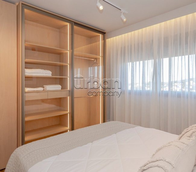 Apartamento com 60m², 1 quarto, 1 suíte, 2 vagas, no bairro Jardim Europa em Porto Alegre