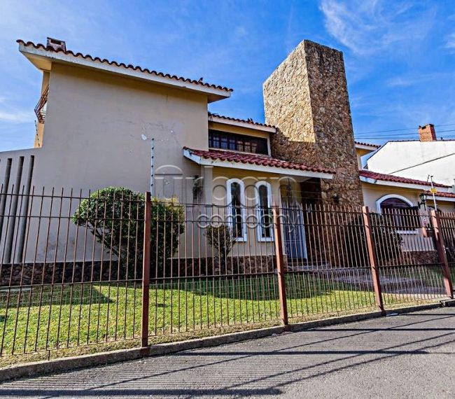 Casa com 546m², 6 quartos, 7 vagas, no bairro Jardim Planalto em Porto Alegre