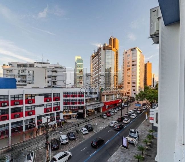 Apartamento com 145m², 3 quartos, 1 suíte, 2 vagas, no bairro Moinhos de Vento em Porto Alegre