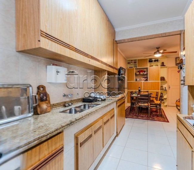 Apartamento com 145m², 3 quartos, 1 suíte, 2 vagas, no bairro Moinhos de Vento em Porto Alegre