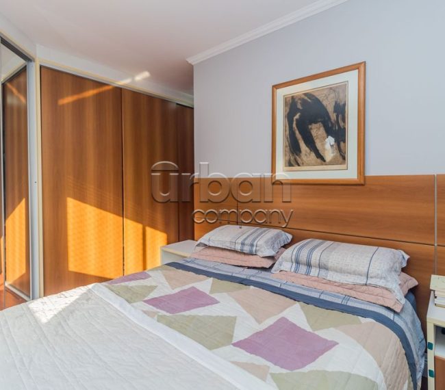 Apartamento com 94m², 3 quartos, 1 suíte, 2 vagas, no bairro Cristo Redentor em Porto Alegre