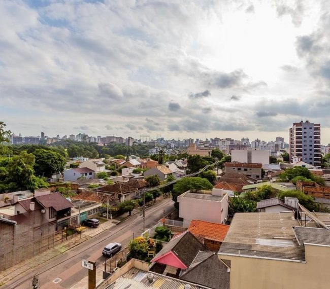 Apartamento com 105m², 3 quartos, 1 suíte, 3 vagas, no bairro Passo da Areia em Porto Alegre