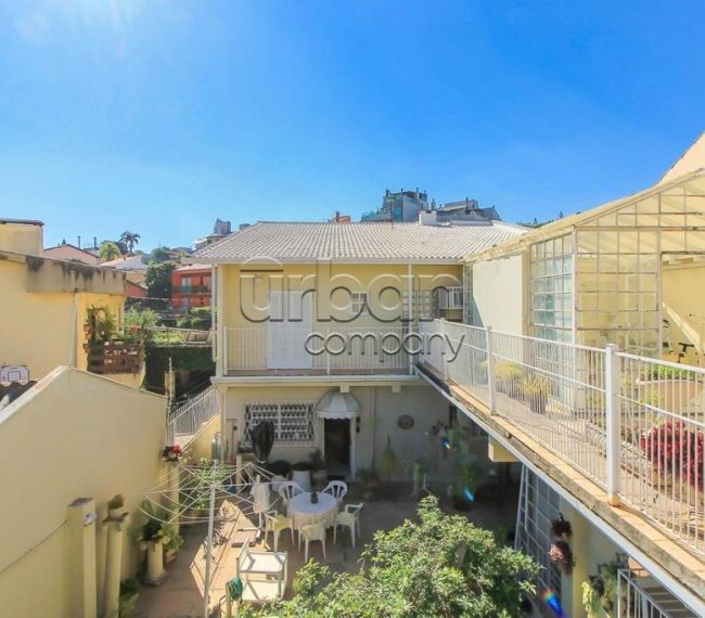 Casa com 295m², 4 quartos, 2 suítes, 4 vagas, no bairro Chácara da Pedras em Porto Alegre