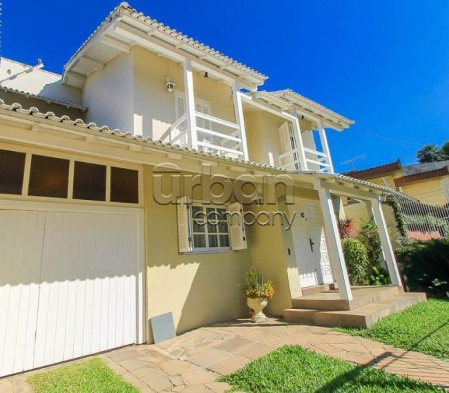 Casa com 295m², 4 quartos, 2 suítes, 4 vagas, no bairro Chácara da Pedras em Porto Alegre