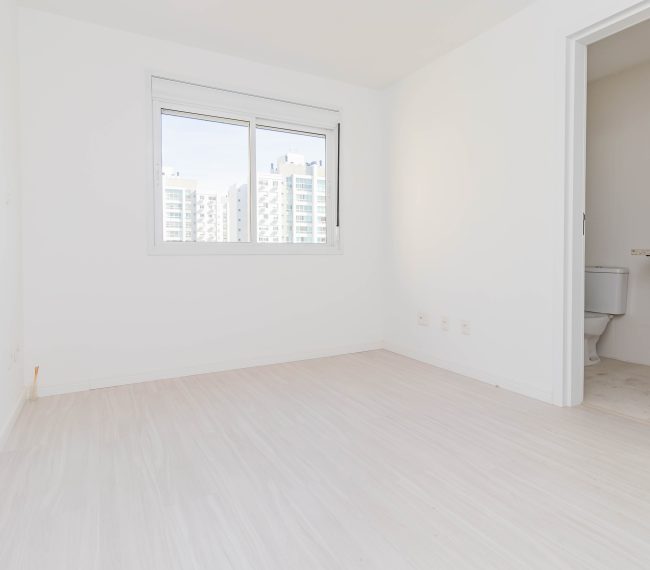 Apartamento com 53m², 1 quarto, 1 suíte, 2 vagas, no bairro Passo da Areia em Porto Alegre