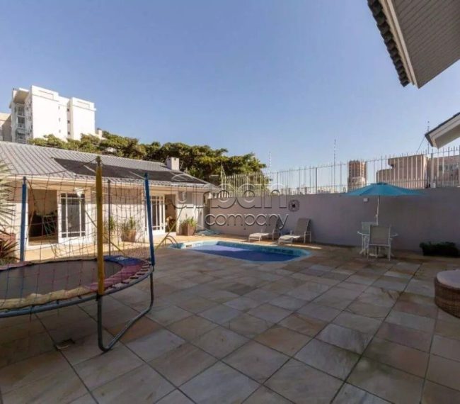 Casa com 236m², 3 quartos, 2 suítes, 2 vagas, no bairro Chácara Das Pedras em Porto Alegre